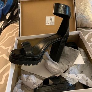 Funky Black Croc Print 👠